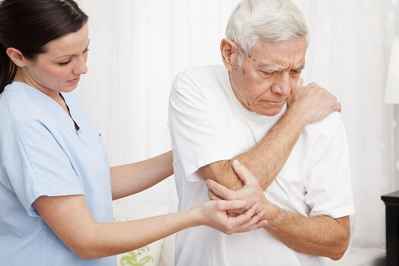 Người bệnh suy thận mạn bị đau nhức ở xương